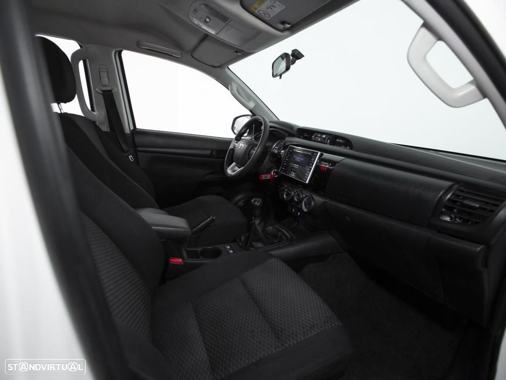 Toyota Hilux 2.4 D-4D 4WD CD CM c/IVA - 9