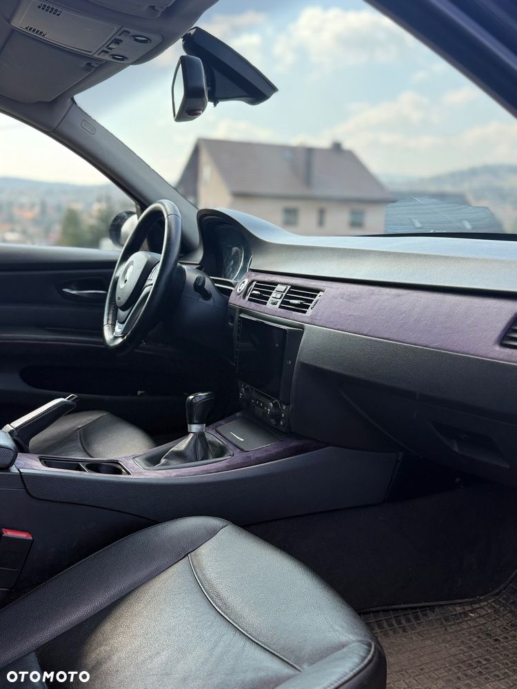 BMW Seria 3 318d - 11