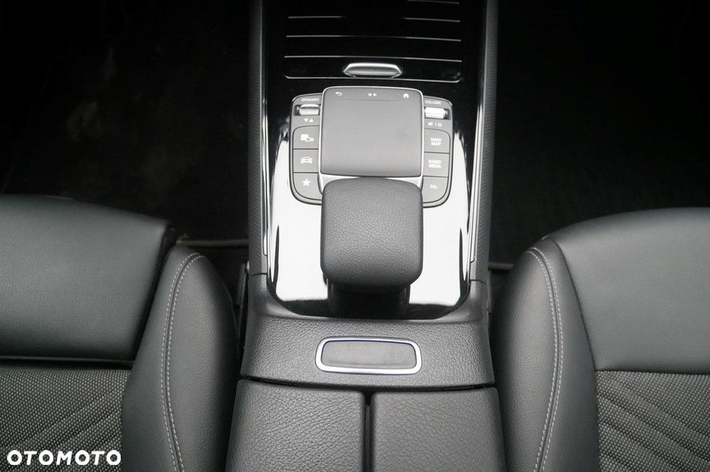 Mercedes-Benz GLB - 11