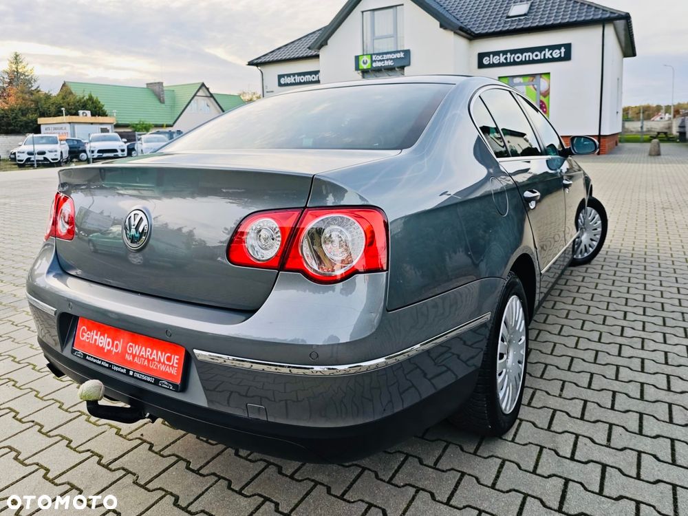 Volkswagen Passat 1.6 FSI Comfortline - 32