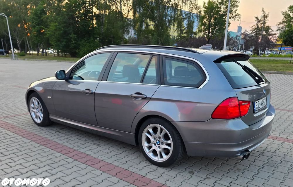 BMW Seria 3 330d xDrive - 4