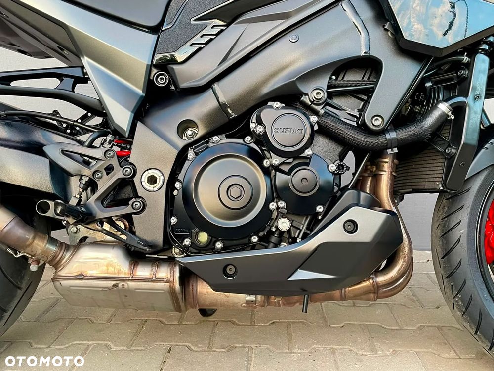 Suzuki GSX - 11