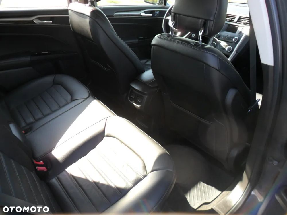 Ford Mondeo 2.0 EcoBoost Titanium - 27