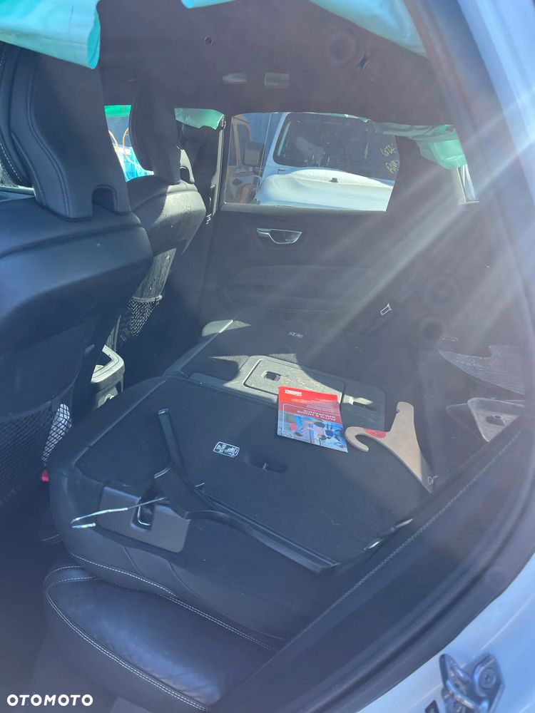 Volvo XC 60 T8 Twin Engine AWD Geartronic RDesign - 16
