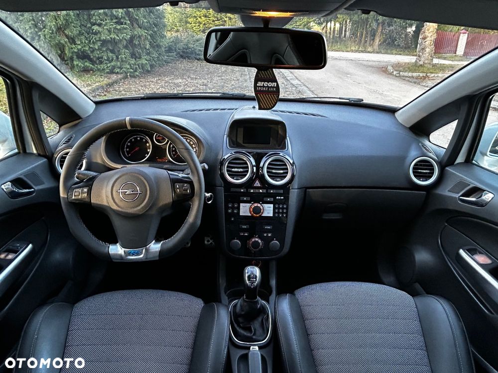 Opel Corsa 1.6 Turbo OPC - 12