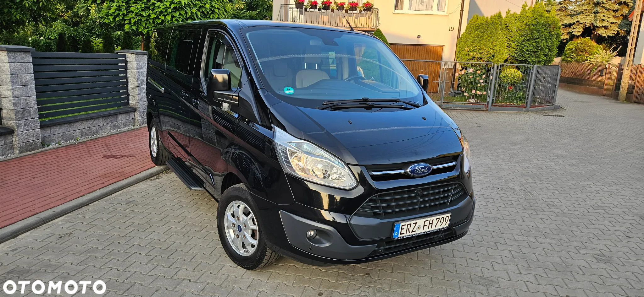 Ford Tourneo Custom 300 L2H1 VA Limited - 4