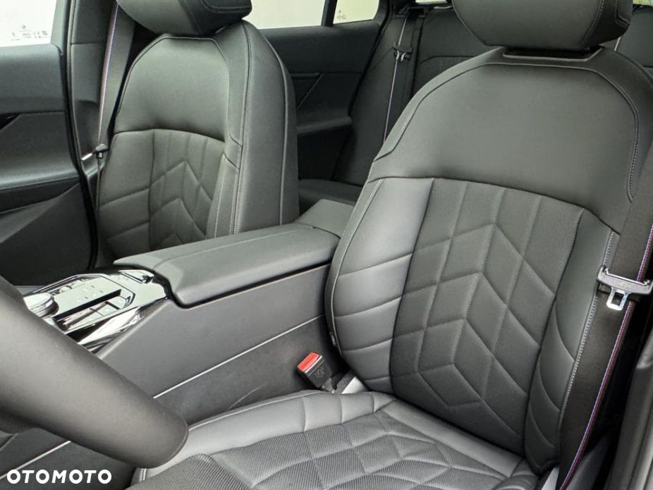 BMW Seria 5 520d xDrive mHEV M Sport - 8