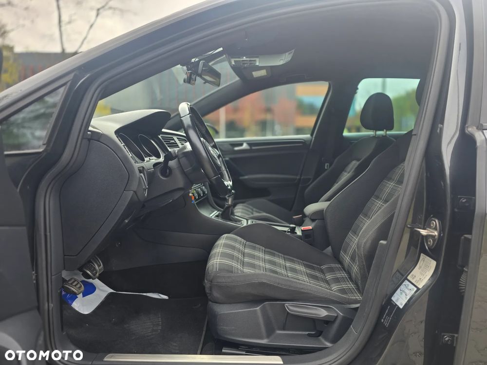 Volkswagen Golf 2.0 TDI BMT GTD - 38