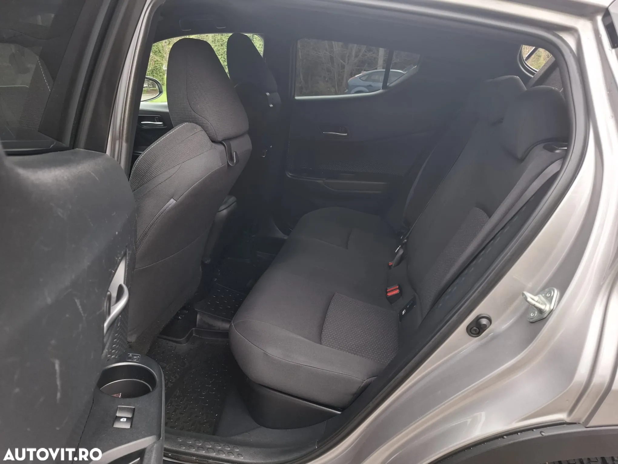 Toyota C-HR 1.8 HSD 4x2 CVT C-enter - 13