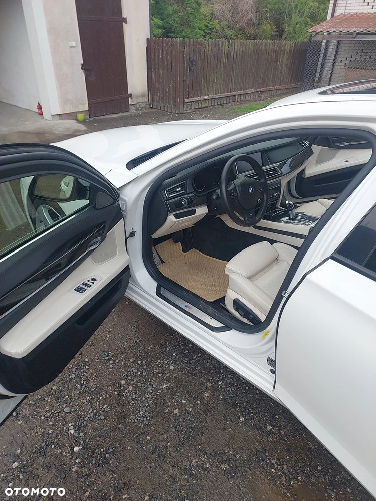 BMW Seria 7 740i - 6