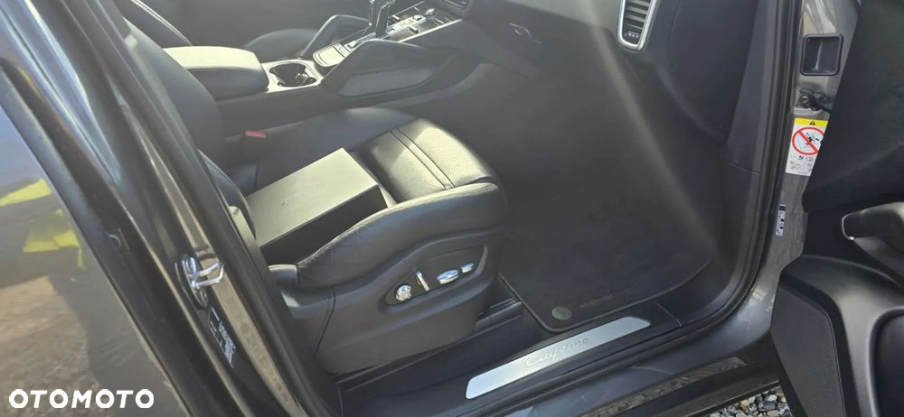 Porsche Cayenne - 19