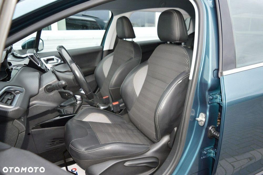 Peugeot 2008 1.2 Pure Tech Style EU6 - 18