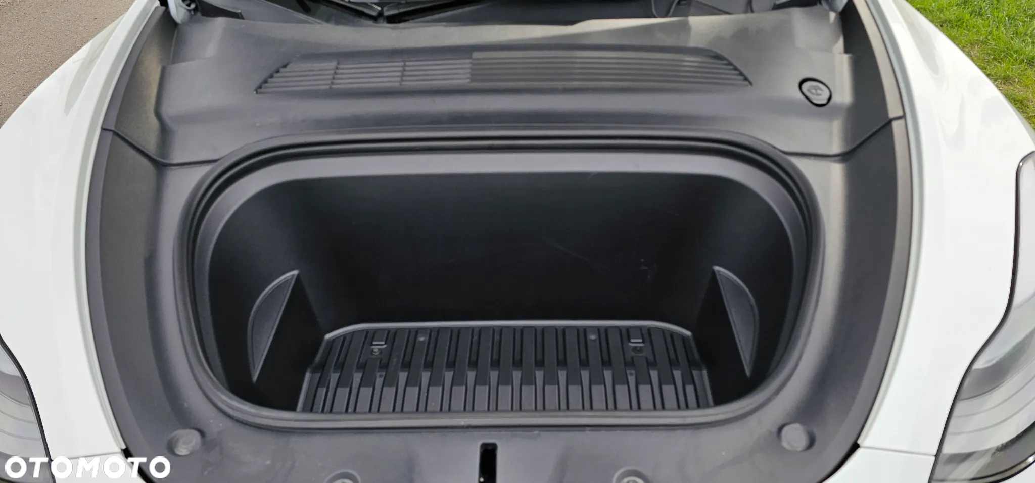 Tesla Y Model Performance Dual Motor AWD - 16