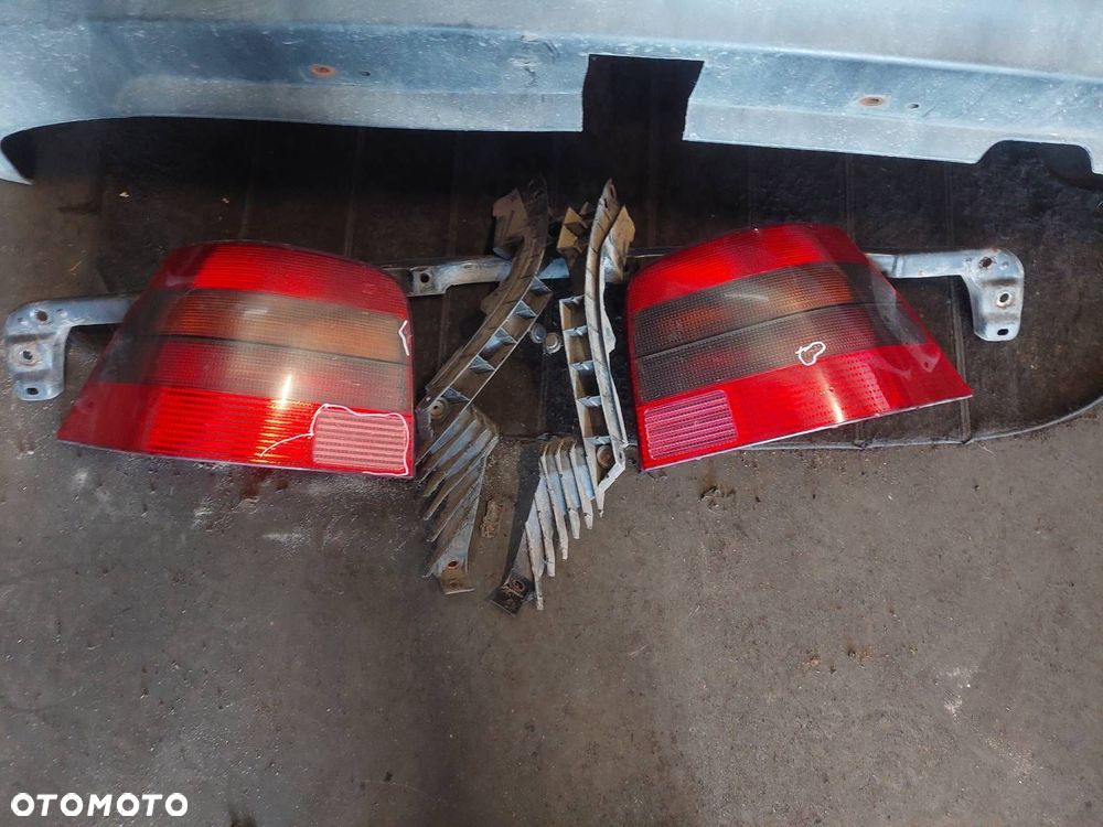 KOMPLETNY TYŁ KLAPA BAGAŻNIKA ZDERZAK LAMPY VOLKSWAGEN GOLF IV HB 5D LW5Z - 2