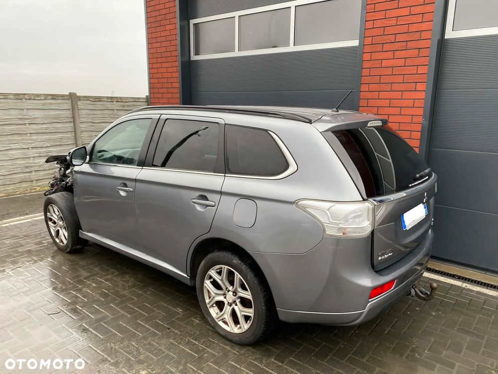 Mitsubishi Outlander 2.4 4WD - 6