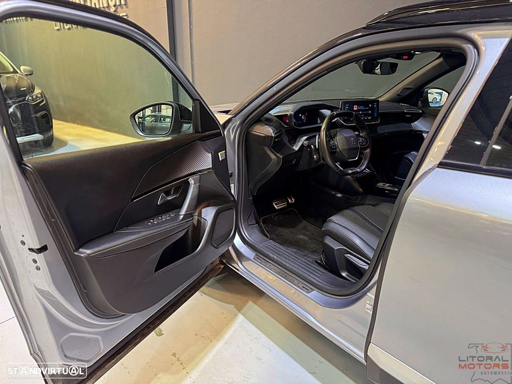 Peugeot 2008 1.2 PureTech GT EAT8 - 14