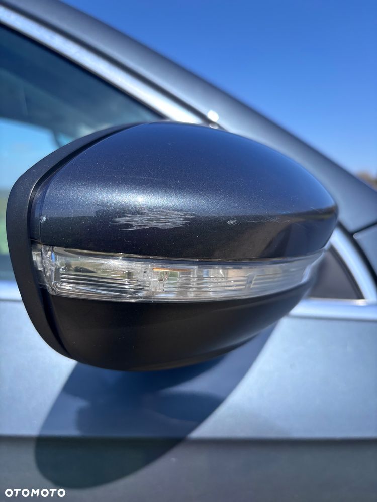 Volkswagen Passat 1.6 TDI DPF BlueMotion Technology Comfortline - 23