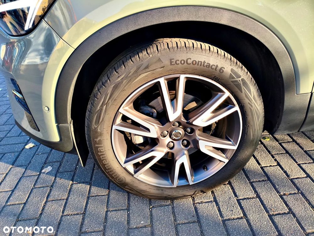 Volvo XC 40 B4 Ultra Black Edition - 17