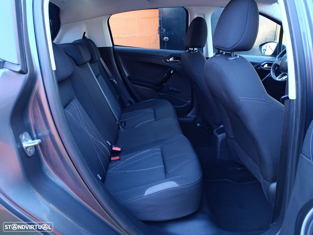 Peugeot 208 1.2 VTi SE Style - 9