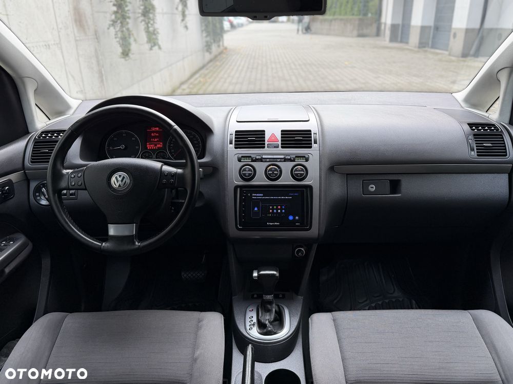 Volkswagen Touran 2008 photo 4