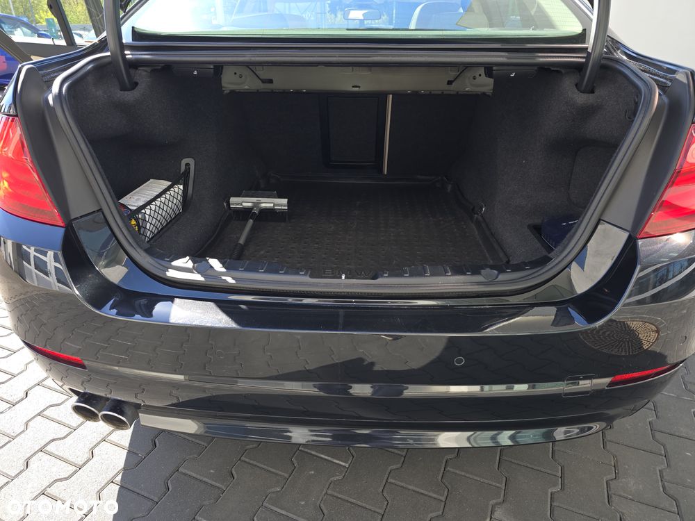 BMW Seria 5 525d xDrive - 12
