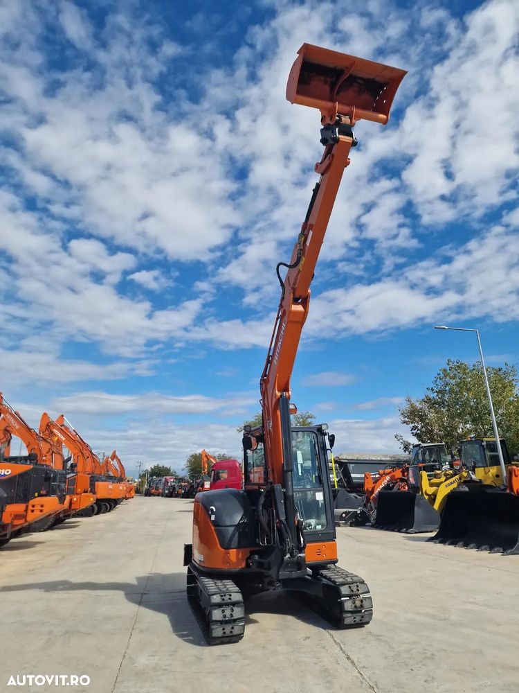Hitachi ZX65-6, 2023, 1.208h, Masa operationoala 6,5t, lamaAd sapare 5m, CUPLA RAPIDA HIDRAULICA +3 CUPE NOI, senile cauciuc PAD 90% ok, Inst picon, Aer conditionat, Sistem antifurt, Ridica 3t, posibilitate leasing 4 ani, STARE CA NOU-PROMOTIE 55.900 EUR+Tva - 40