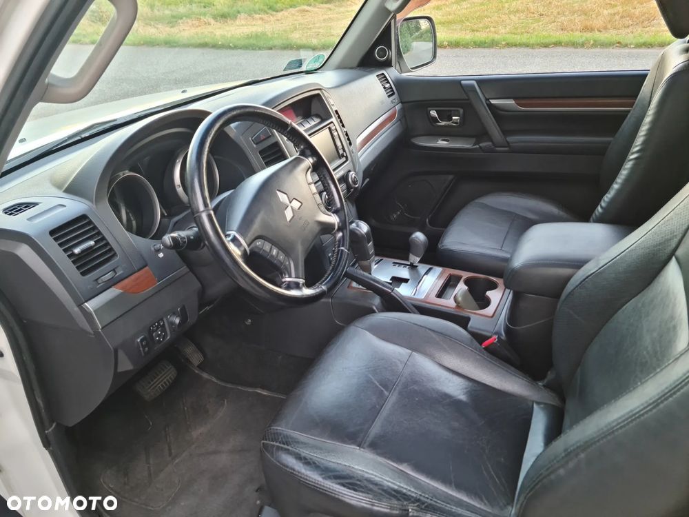 Mitsubishi Pajero - 13