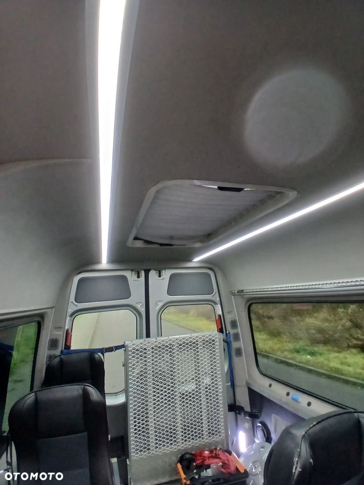 Mercedes-Benz Sprinter - 25