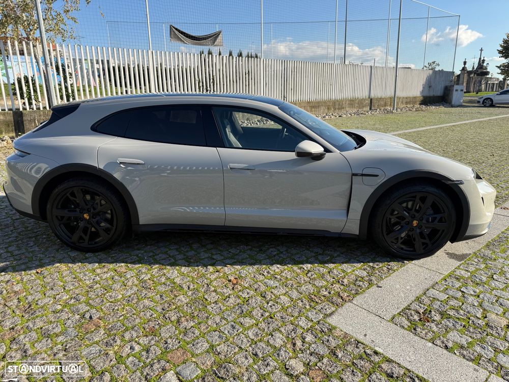 Porsche Taycan Cross Turismo 4 - 21