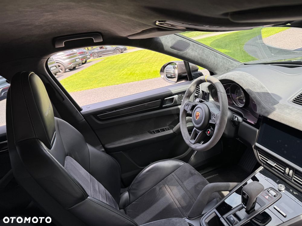 Porsche Cayenne Turbo GT - 9