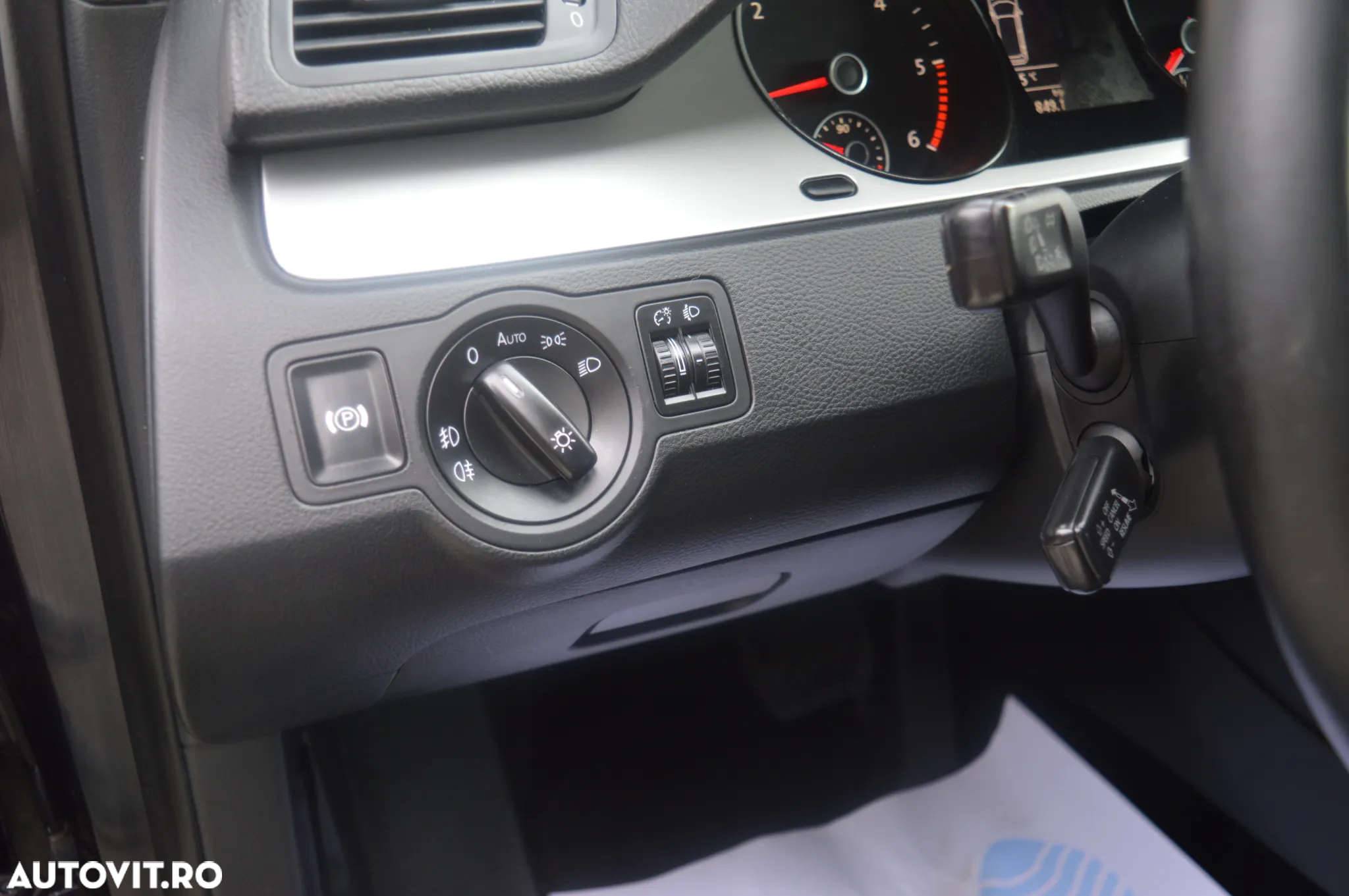 Volkswagen Passat Variant 2.0 TDI Blue TDI DSG Comfortline - 24