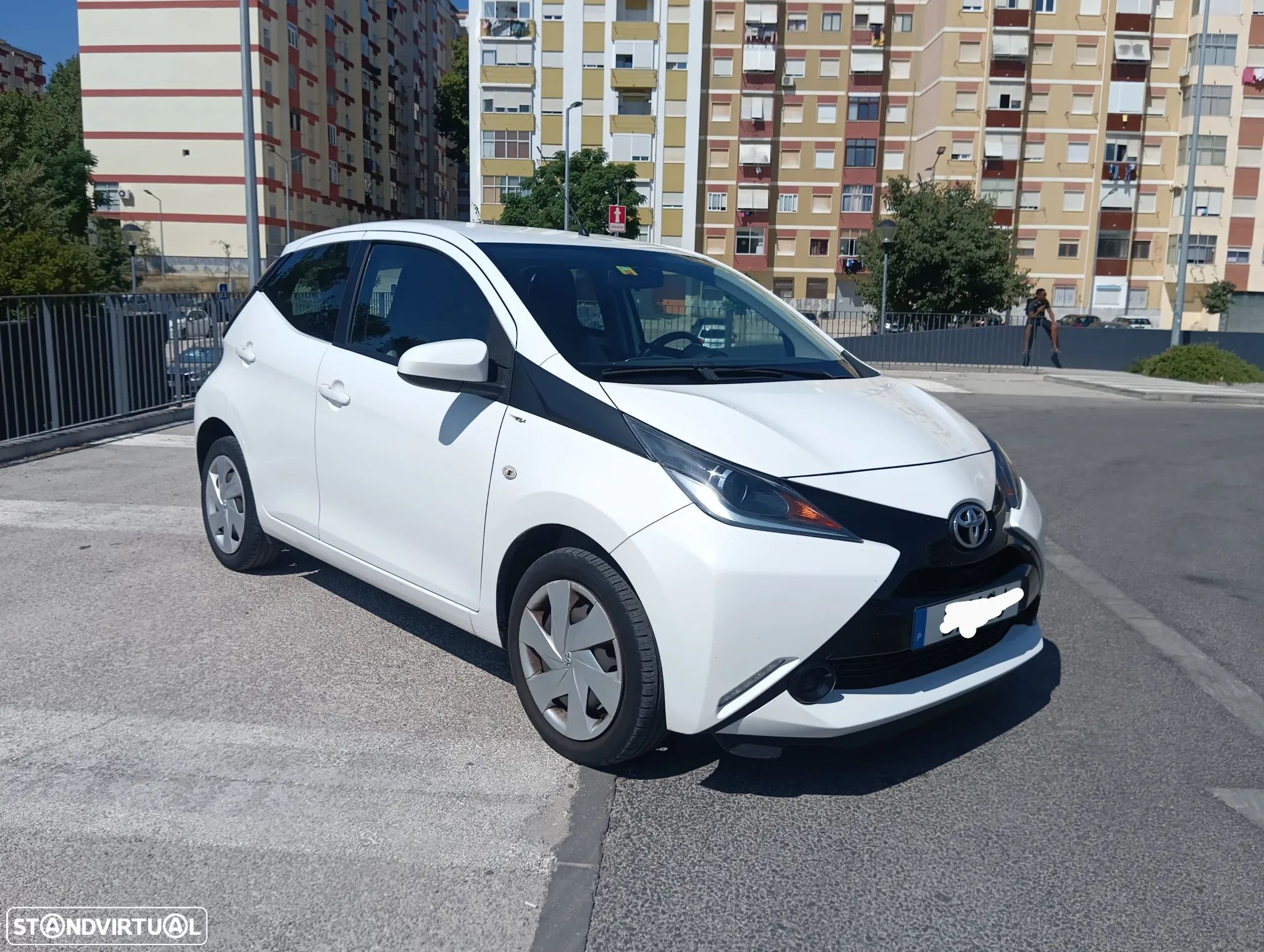 Toyota Aygo 1.0 X-Play Plus MM - 1