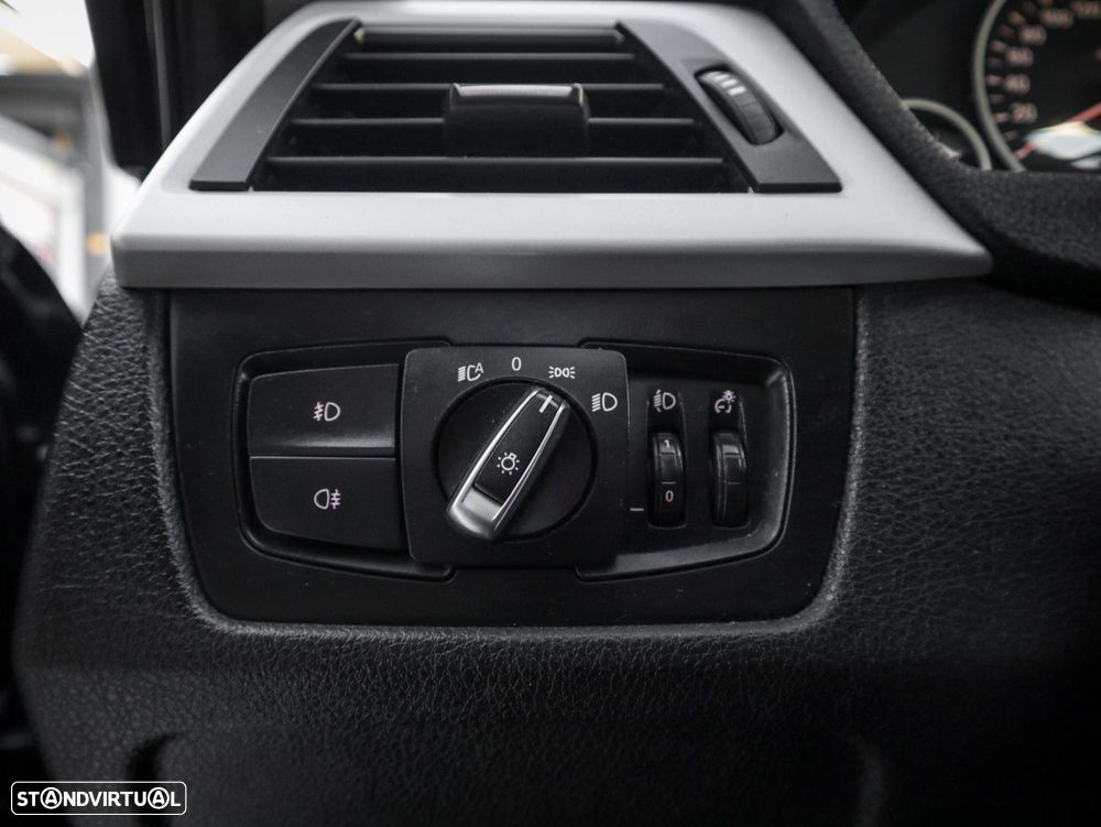 BMW 320 d EfficientDynamics Auto Line Sport - 39