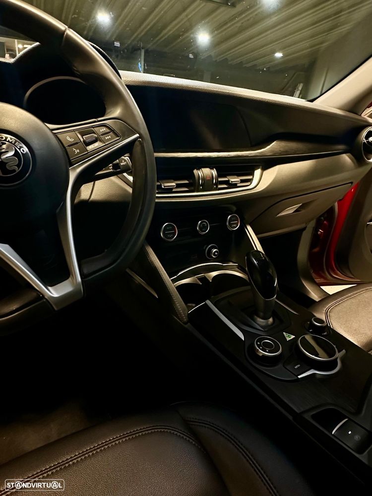 Alfa Romeo Stelvio - 13