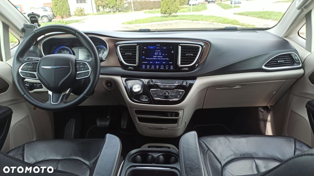 Chrysler Pacifica - 9