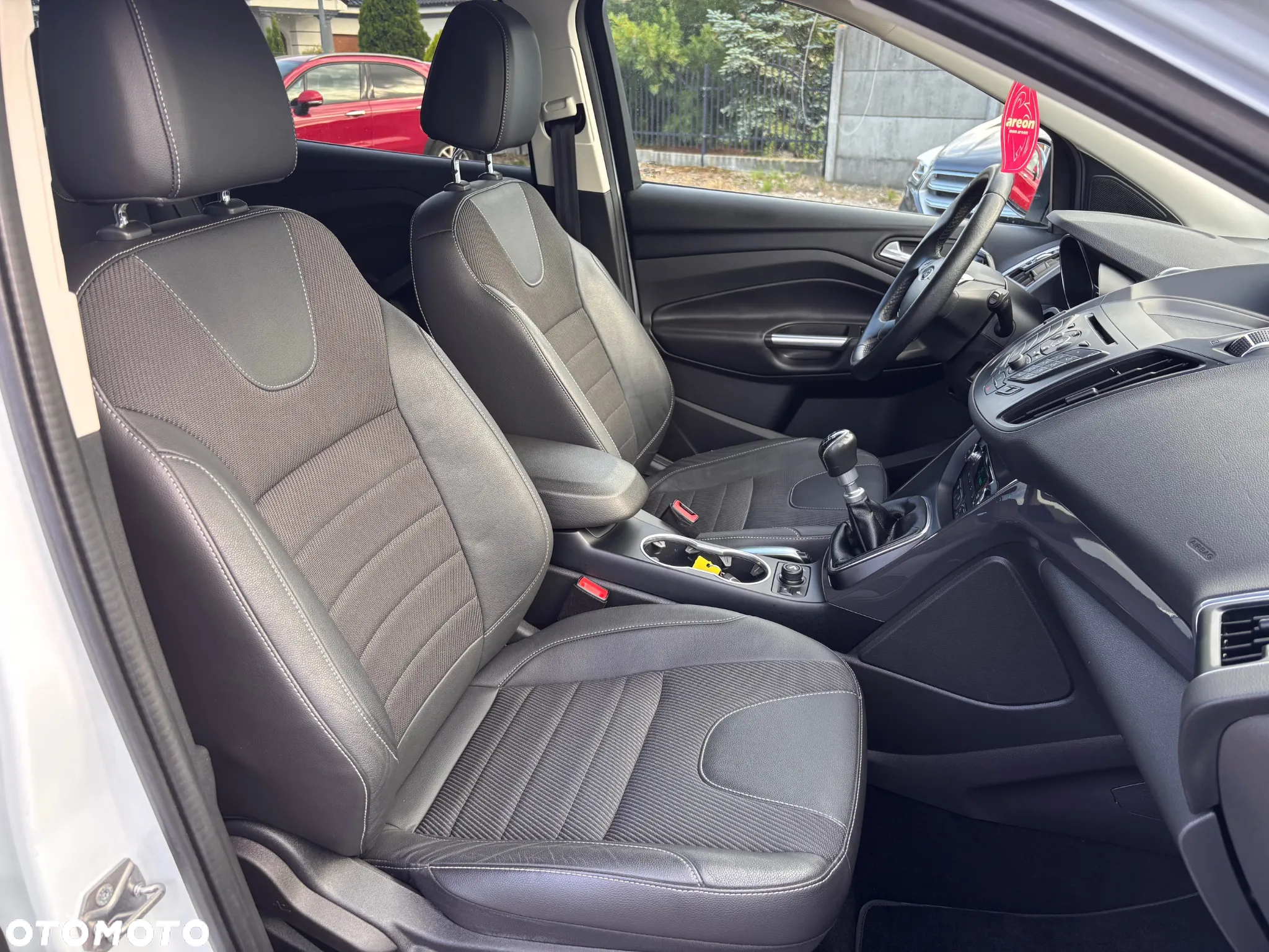 Ford Kuga 1.6 EcoBoost 2x4 Titanium - 19