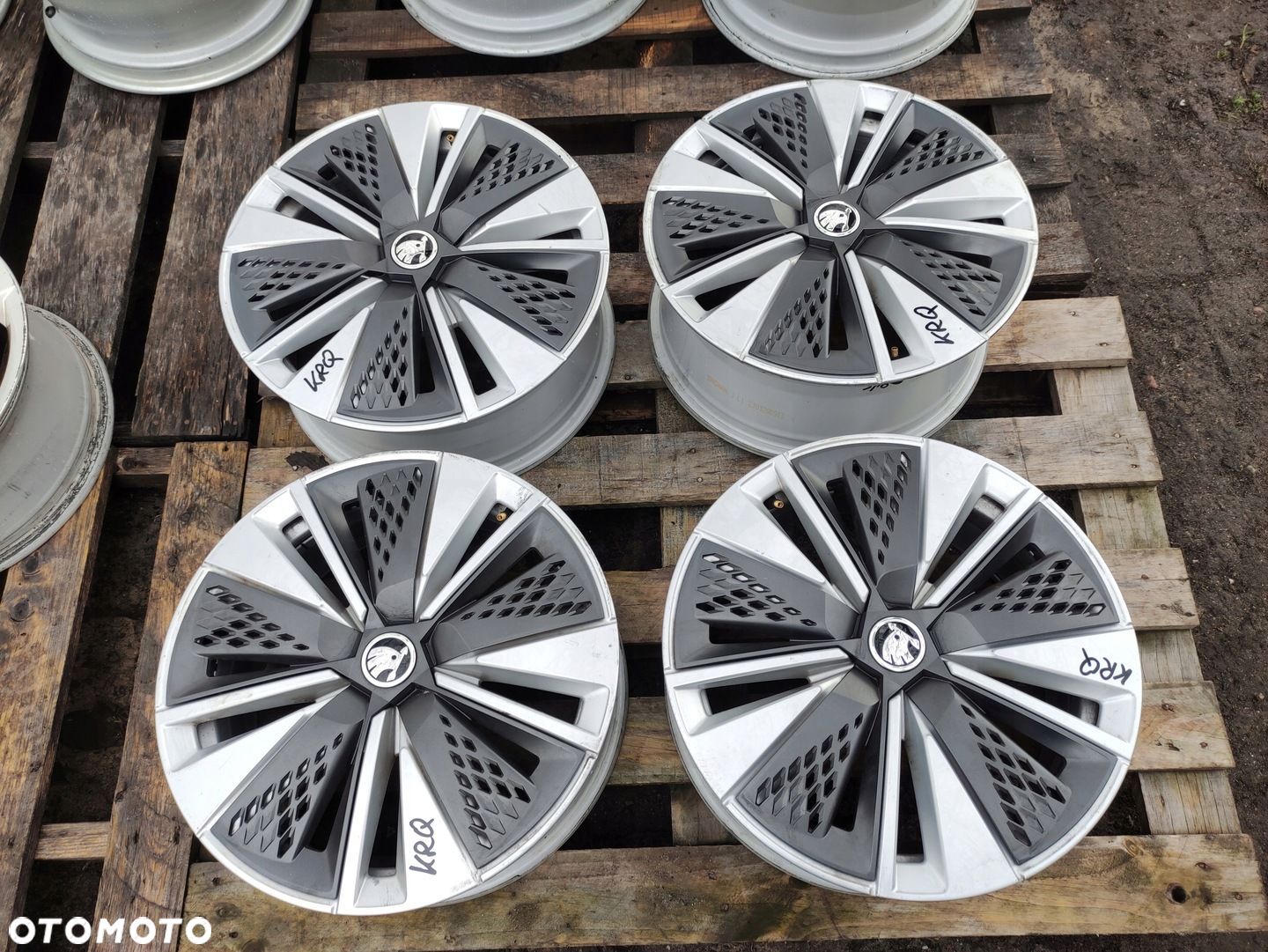 SKODA KAROQ FELGI ALUMINIOWE 17 5x112 ET45 R17 17" 57A601025AA - 1