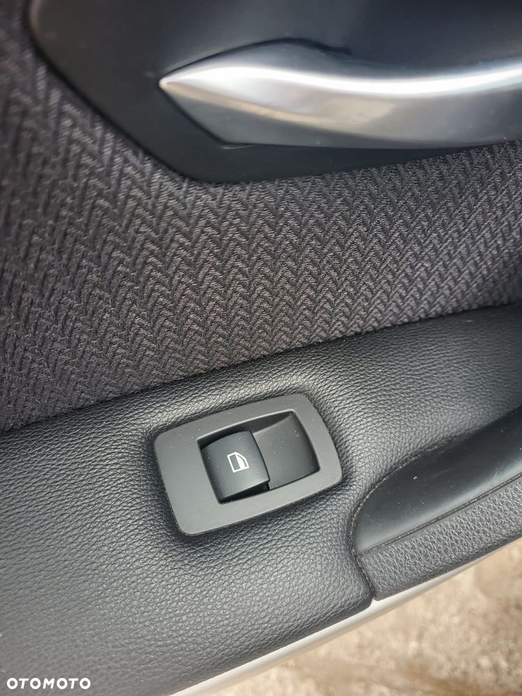 BMW Seria 3 318i Edition Sport - 31