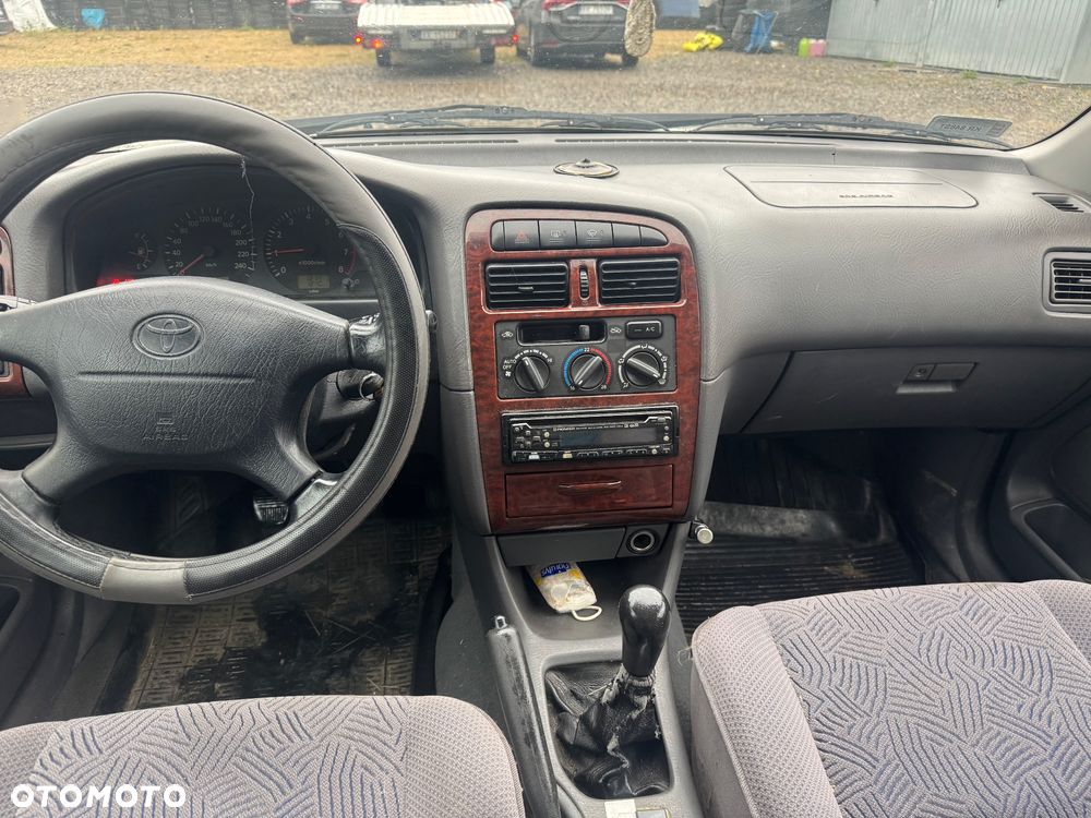 Toyota Avensis 2.0 Sol - 10