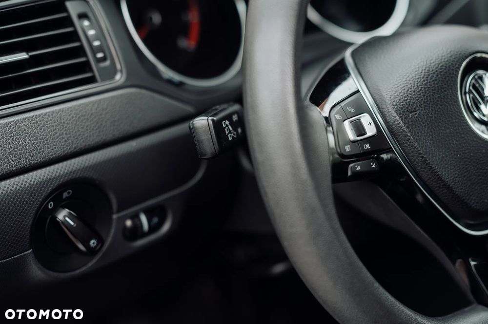 Volkswagen Jetta - 16