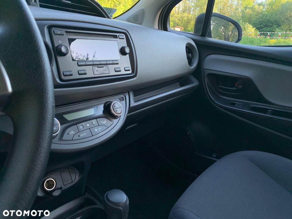 Toyota Yaris Hybrid 100 Active - 13