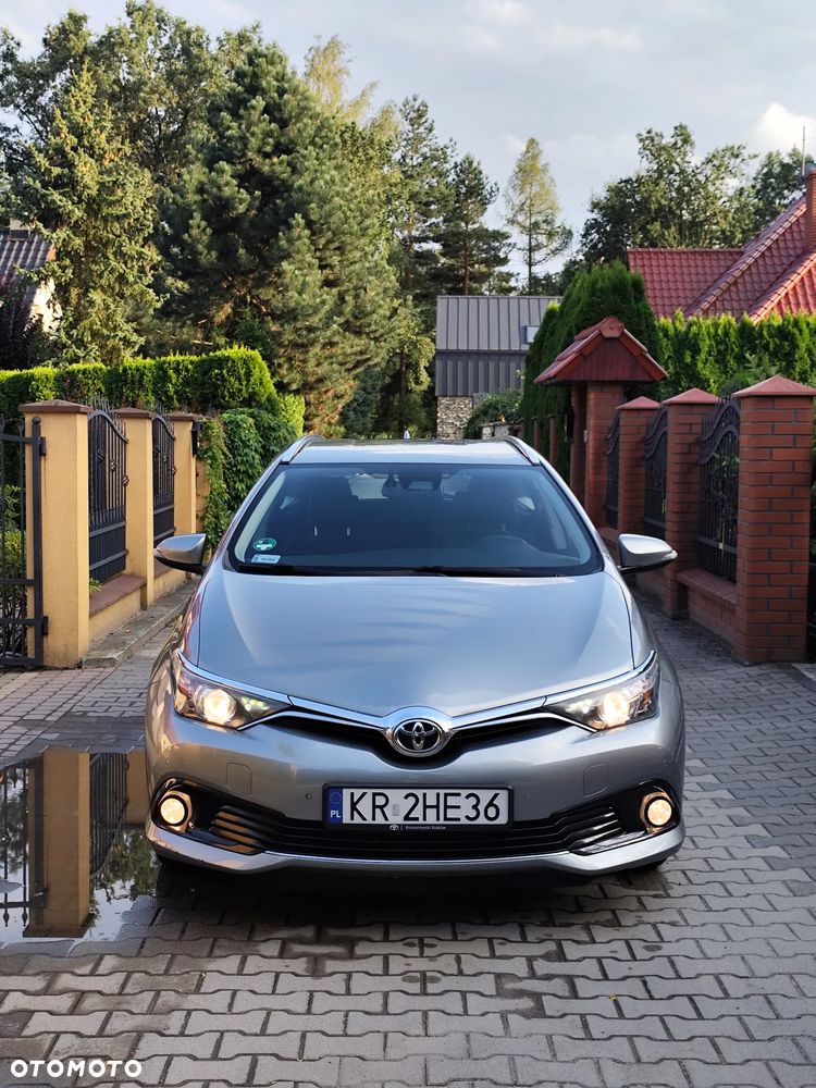 Toyota Auris 1.6 Premium - 4