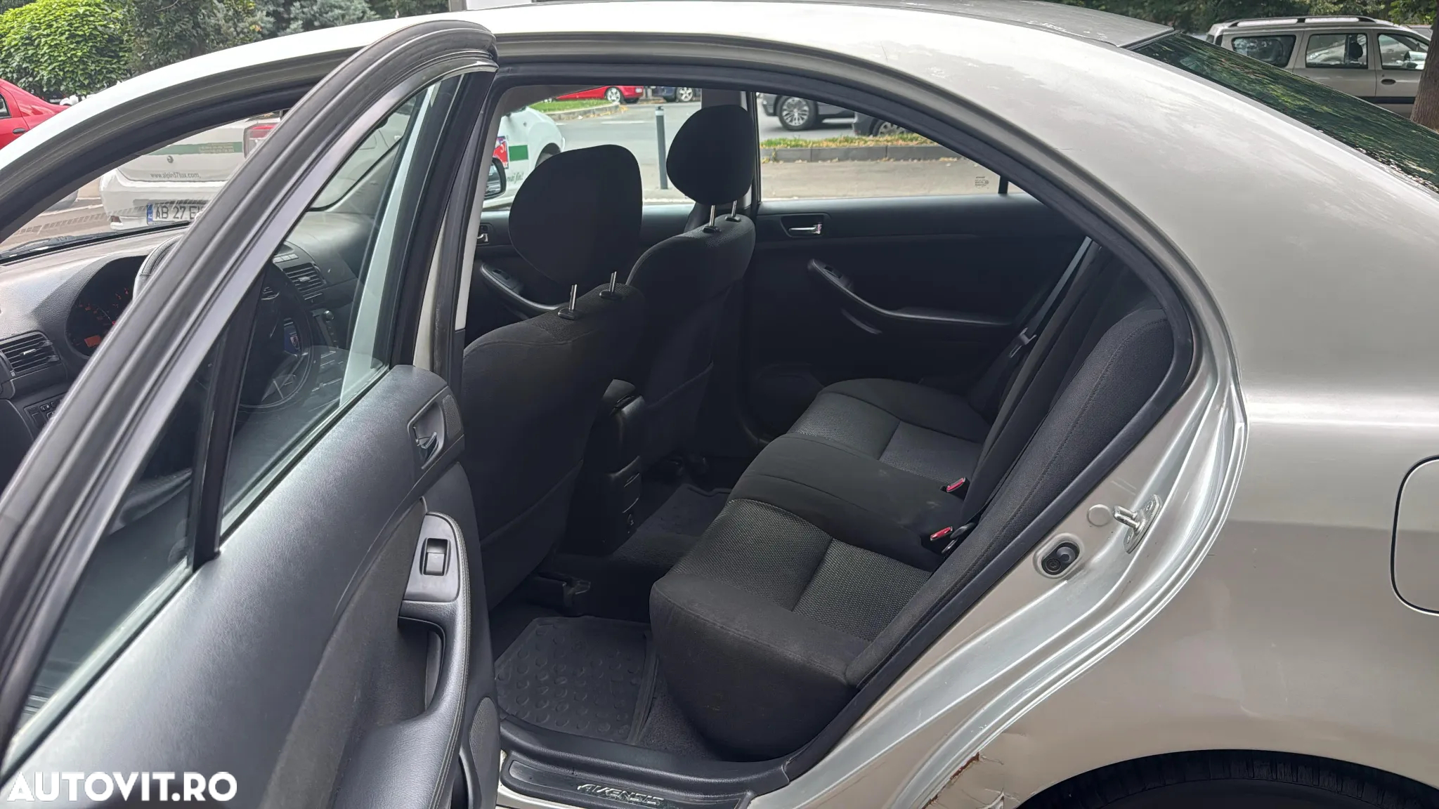 Toyota Avensis 1.8 Comfort - 5