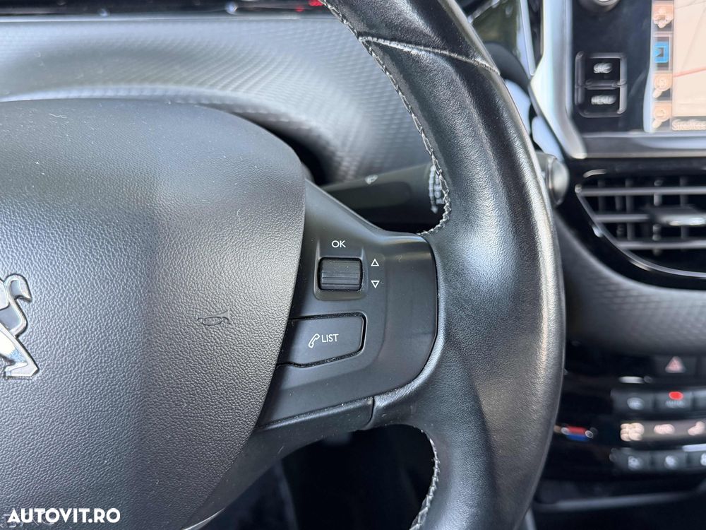 Peugeot 2008 PureTech 110 Stop&Start Allure - 22