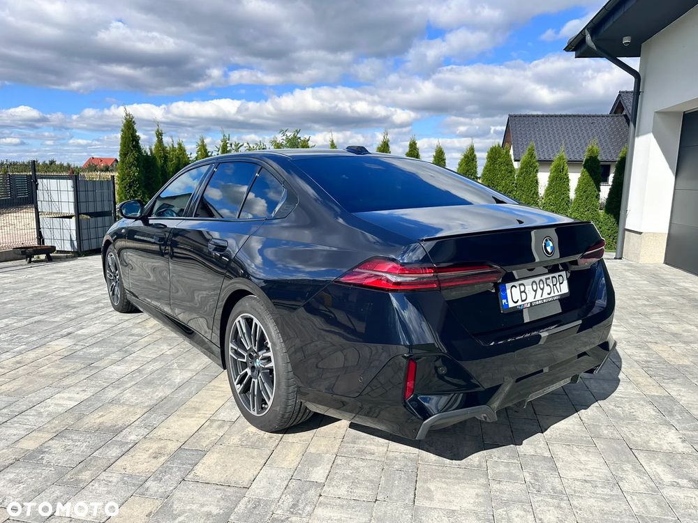 BMW Seria 5 M550i xDrive - 18