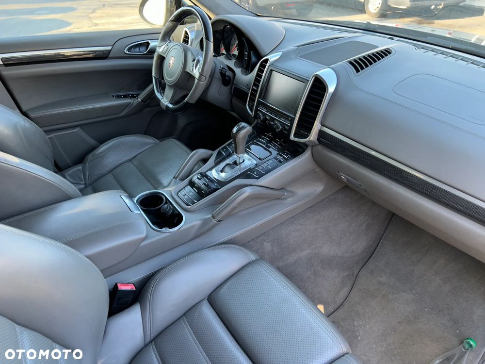 Porsche Cayenne Turbo Tiptronic S - 6
