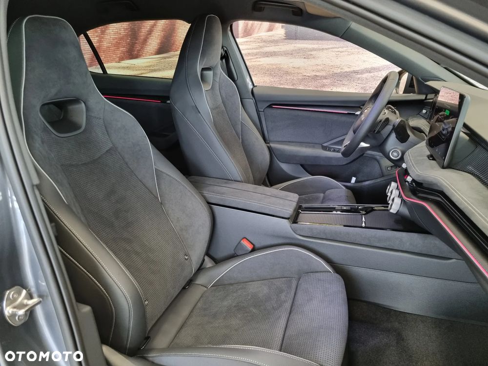 Skoda Superb 2.0 TDI SCR 4x4 Sportline DSG - 24