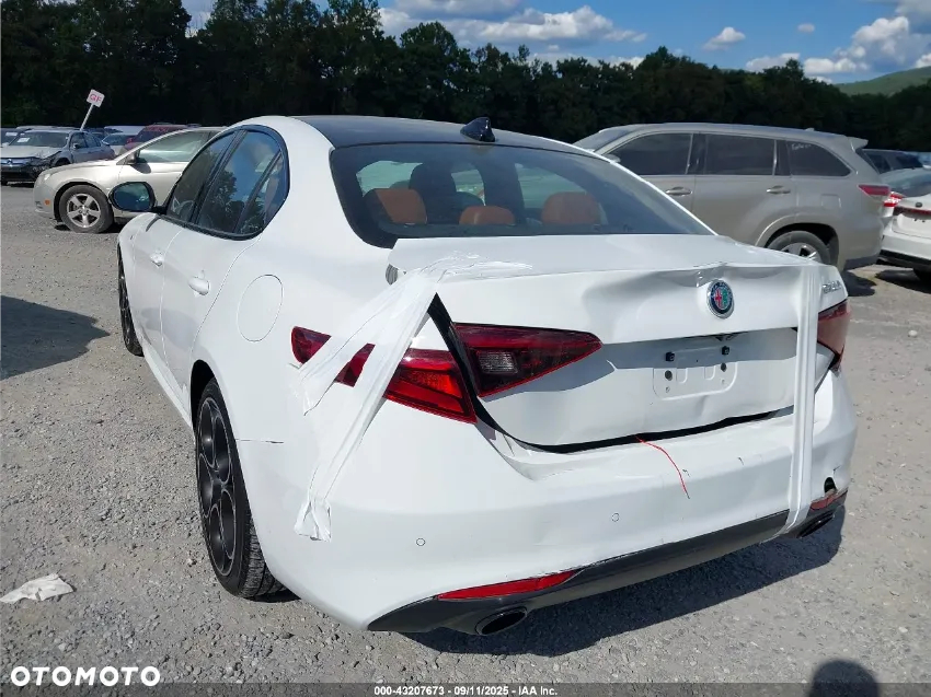 Alfa Romeo Giulia 2.0 Turbo TI - 13