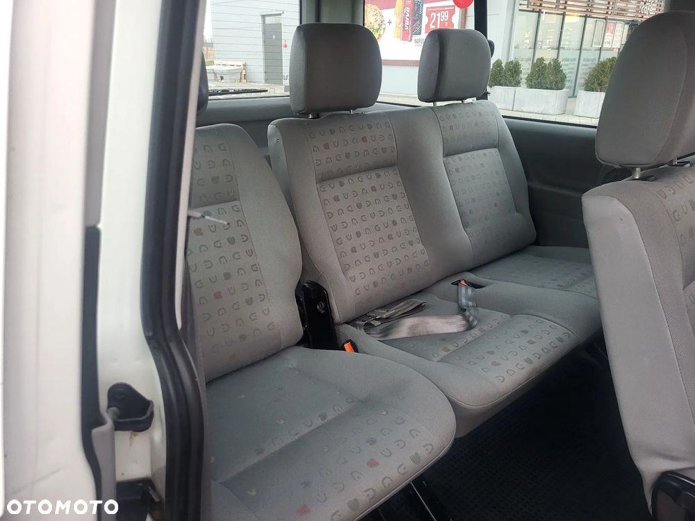 Volkswagen Transporter - 32