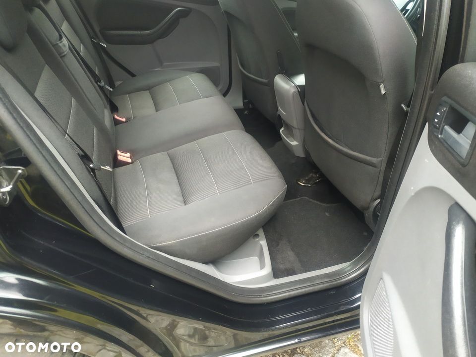 Ford Focus ver-1-6-16v-titanium - 9
